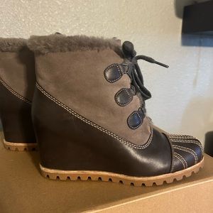 Women’s Ugg Fleece lined Wedge Booties